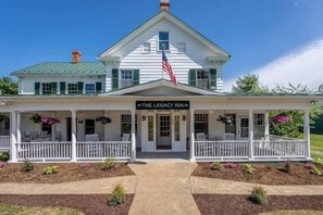 Exterior - Historic suite w/ balcony & parking (Luray)