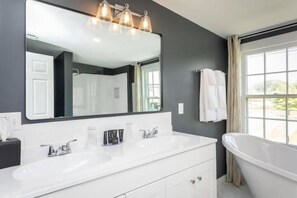 Shower, hair dryer, towels, shampoo