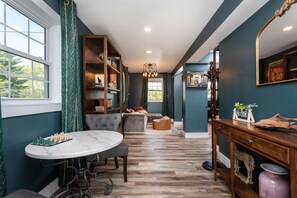 Interior - Charming suite w/ bikes & mountain views (Luray)