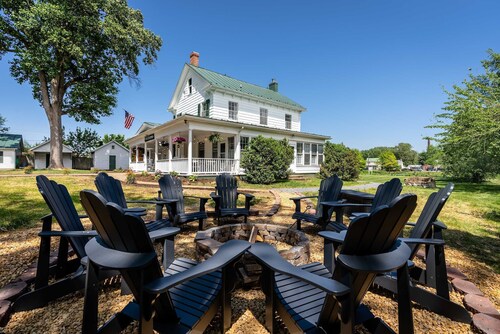 Charming suite w/ bikes & mountain views