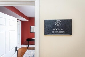 Interior - 1BR suite w/ Wifi & workspace (Luray)