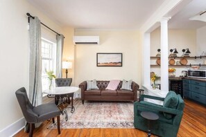 TV - 1BR suite w/ Wifi & workspace (Luray)