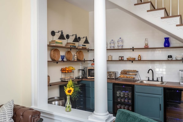 Coffee/tea maker - Charming suite w/ TV & patio (Luray)
