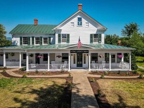 المنشأة من الخارج