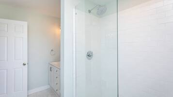 Shower, towels, shampoo