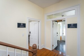 Unclassified image, 4 of 23, button