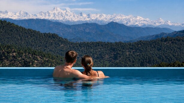 Front of property - Spellmount - Himalayan View Infinity Pool Resort In Kausani (Kausani)