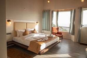 Himalaya View Executive Cottage with Private Balcony | Iron/ironing board, free WiFi - Spellmount - Himalayan View Infinity Pool Resort In Kausani (Kausani)