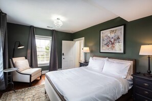 1 bedroom, WiFi, bed sheets - Elegant Retreat w/Vintage Charm & Modern Comforts (Luray)