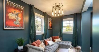 1BR suite w/ porch & mountain views