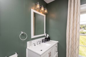 Shower, towels, shampoo
