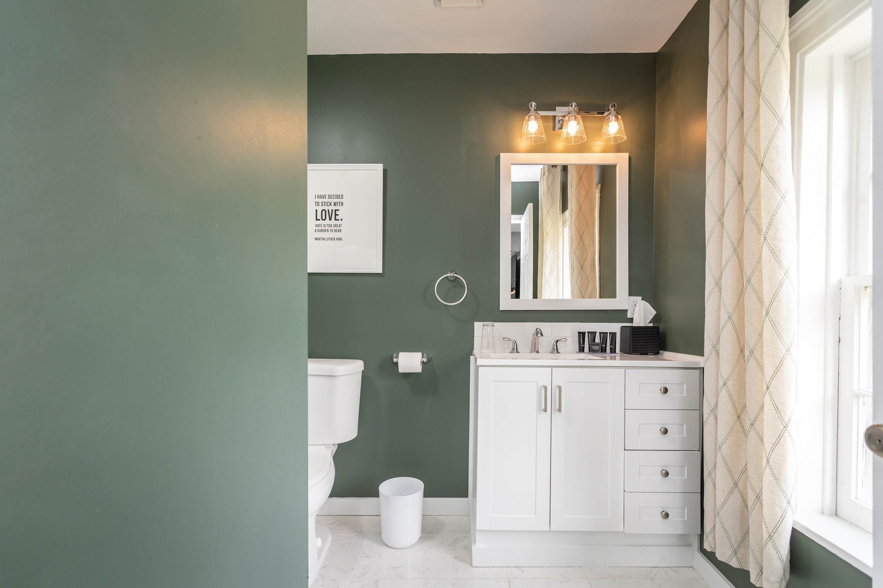 Chuveiro, secador de cabelo