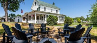 1BR suite w/ porch & mountain views