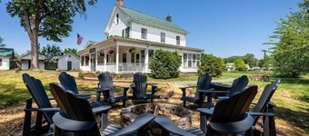 1BR suite w/ porch & mountain views