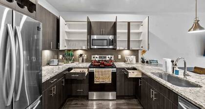 Apt 346 · Luxury King Free Parking Hwy121