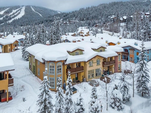 BEST LOCATION!! Steps from the Village, Private Garage + 4 Parking Spots!