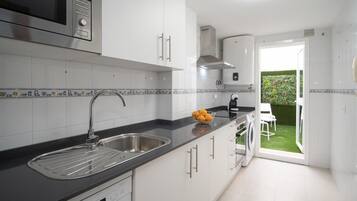 Refrigerador, microondas, horno y lavavajillas