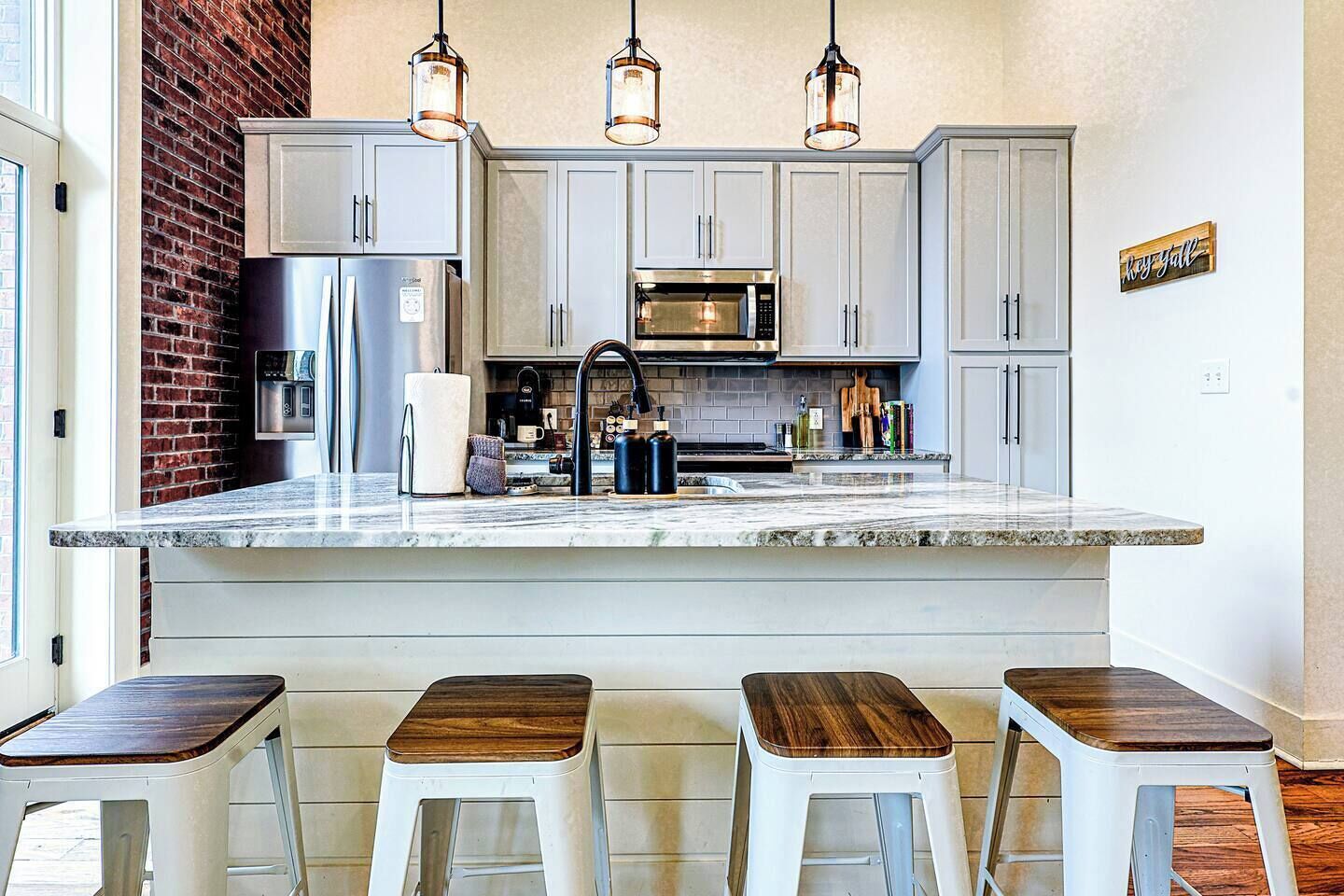 Kylskåp, ugn, spishäll och diskmaskin