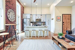 Fridge, oven, stovetop, dishwasher