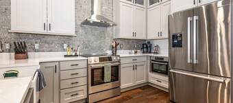 Iconic views of Gay St. – Luxury Century Building