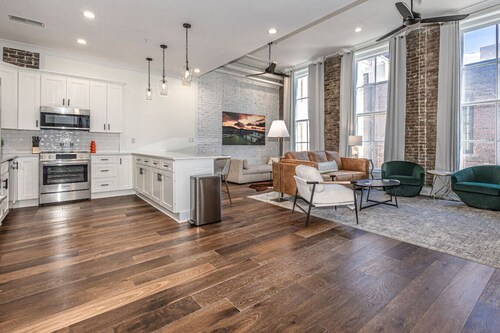 Downtown Luxury Condo | Near UT