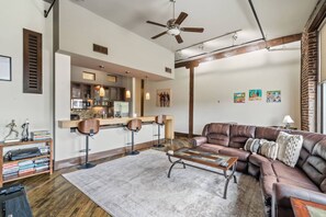 TV - Jacksonian | Walk to Food+Drink (Knoxville)