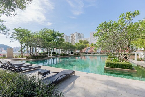 Straits Quay Waterside Suites