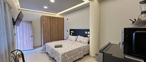 6 bedrooms, WiFi, bed sheets