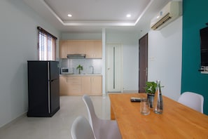 Panoramic-Apartment, 1 Schlafzimmer, Nichtraucher, Stadtblick | Esszimmer