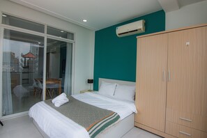 Panoramic Apartment, 1 Bedroom, Non Smoking, City View | Wardrobe