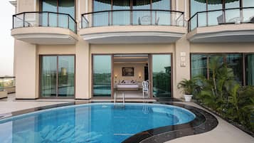 Suite, Mountain View | In-room safe, desk, free WiFi, bed sheets