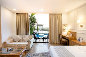 Luxury-Zimmer, Balkon, Bergblick | 1 Schlafzimmer, Zimmersafe, Schreibtisch, kostenloses WLAN