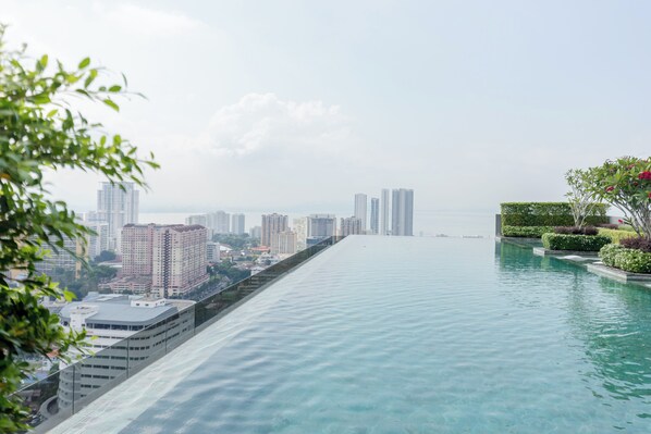 2 piscines extérieures