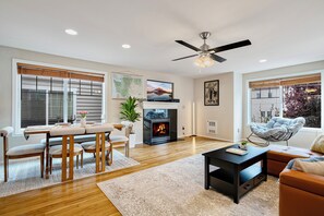TV, fireplace