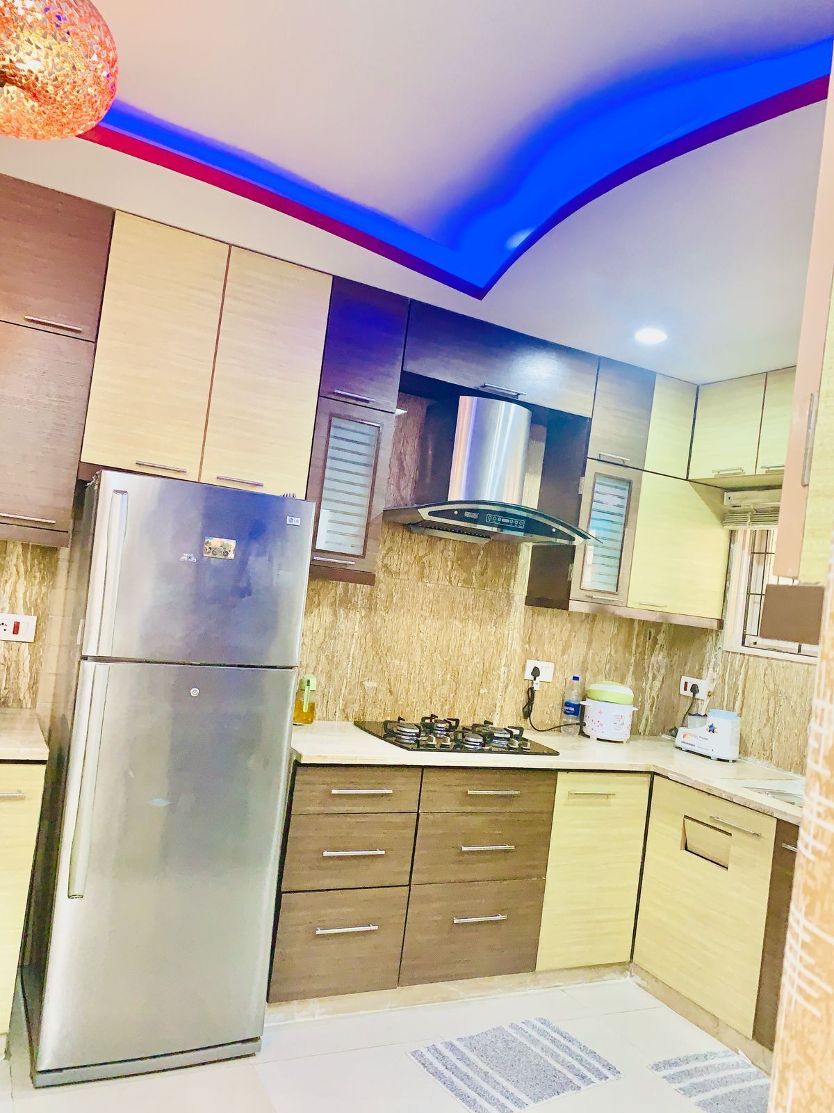 冷蔵庫、コンロ、電気ポット、トースター