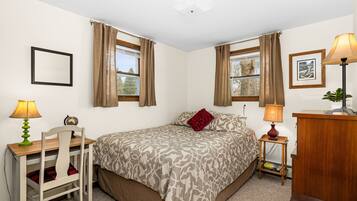 2 bedrooms, travel crib, WiFi