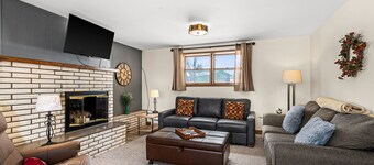 Whitehouse Retreat Suite Apt | Near River & Duluth