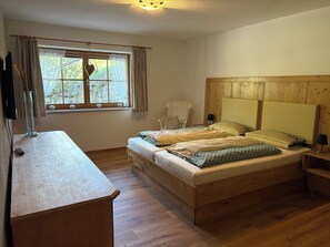1 bedroom, bed sheets
