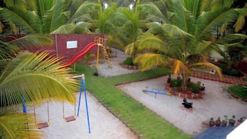 Área de juegos infantiles al aire libre