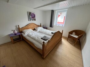 7 bedrooms, iron/ironing board, travel cot, free WiFi - Haus Bornstein, cozy fachwerk house near Winterberg. Pet friendly! (Olsberg)