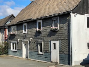 Exterior - Haus Bornstein, cozy fachwerk house near Winterberg. Pet friendly! (Olsberg)