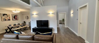 A Cozy Magical Retreat at Knightwood Oak