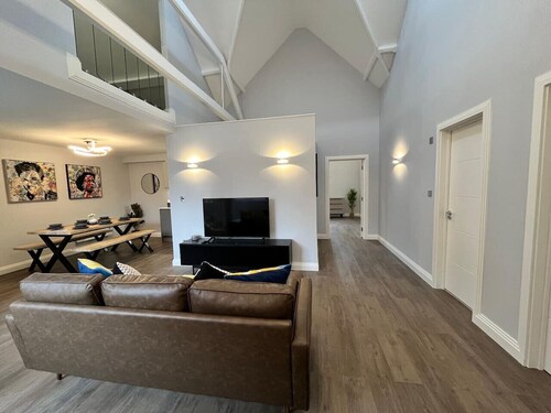 Knightwood Oak: A Cozy, Magical Retreat