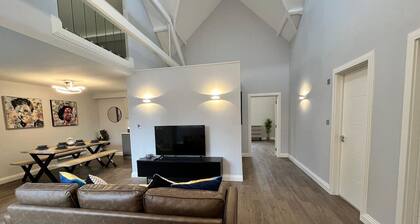 Knightwood Oak: A Cozy, Magical Retreat