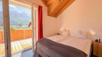 3 bedrooms, iron/ironing board, internet