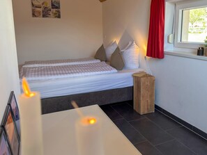 3 bedrooms, iron/ironing board, internet
