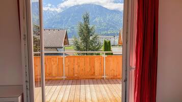 3 bedrooms, iron/ironing board, internet