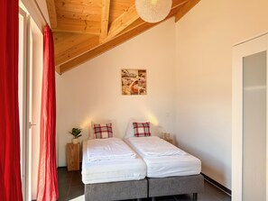 3 bedrooms, iron/ironing board, internet - Holiday home with garden near ski slopes (Kötschach-Mauthen)