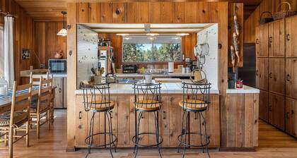 Breathtaking Panoramic Valley and Mountain Views, Enjoy From Hot Tub, Huge Deck, or Home, plus BBQ