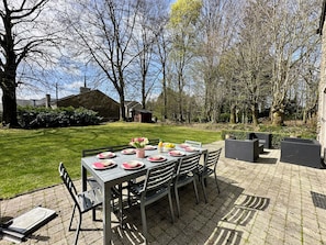 Outdoor dining - Charming family gite near Paliseul! (Offagne)